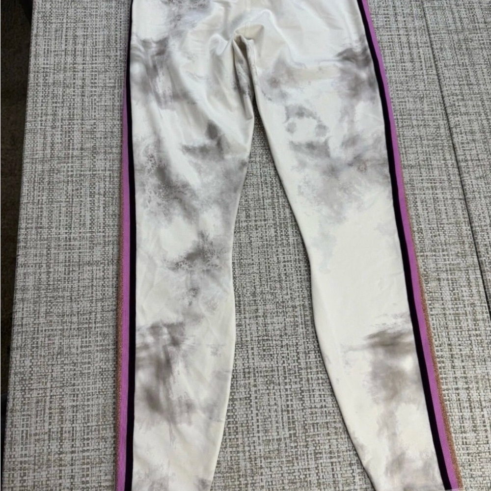 NWT Spiritual Gangster White and Gray Leggings intent medium - Picture 8 of 14